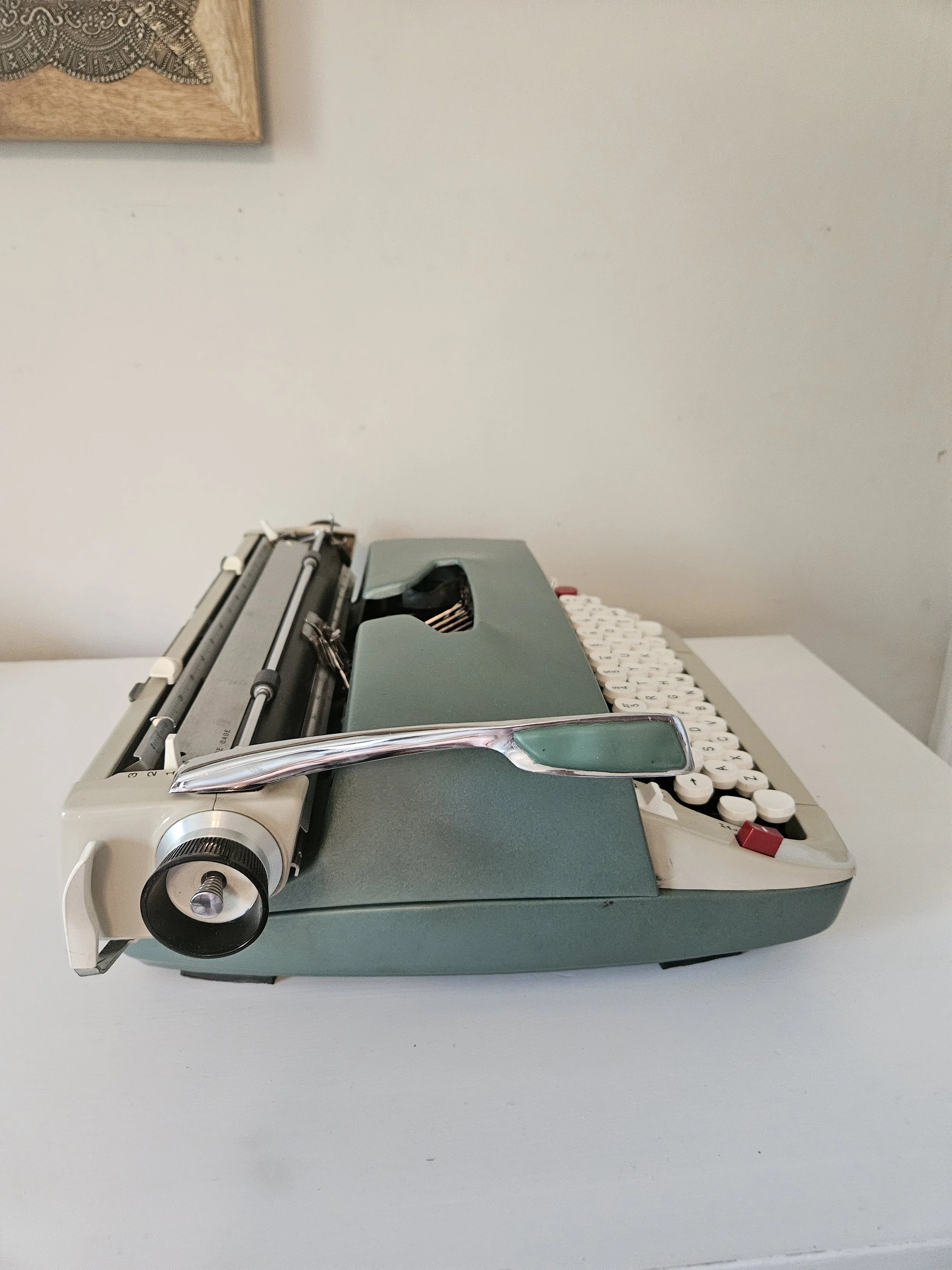 Circa 1967 Smith Corona Classic 12 Typewriter with Case — Classic